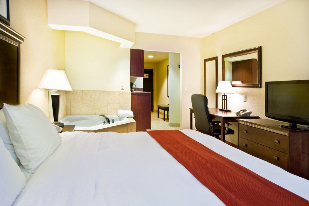 Holiday Inn Express Hotel & Suites Clewiston By Ihg Exterior photo